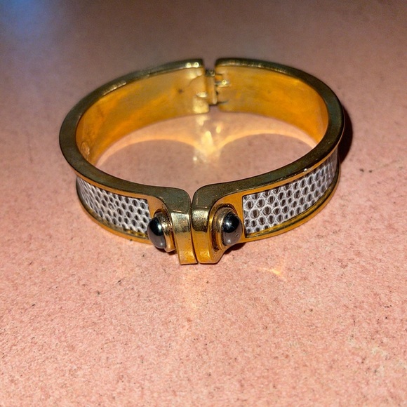 Kara Ross gorgeous grey lizard with gold metal hematite cabachon - Picture 1 of 4